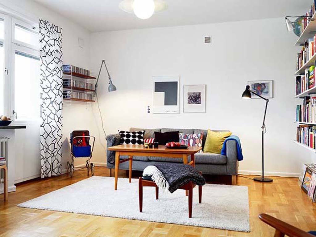 Sufragerie a unui apartament cu drpaerii semitransparente