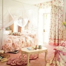 Dormitor romantic cu pasteluri roz